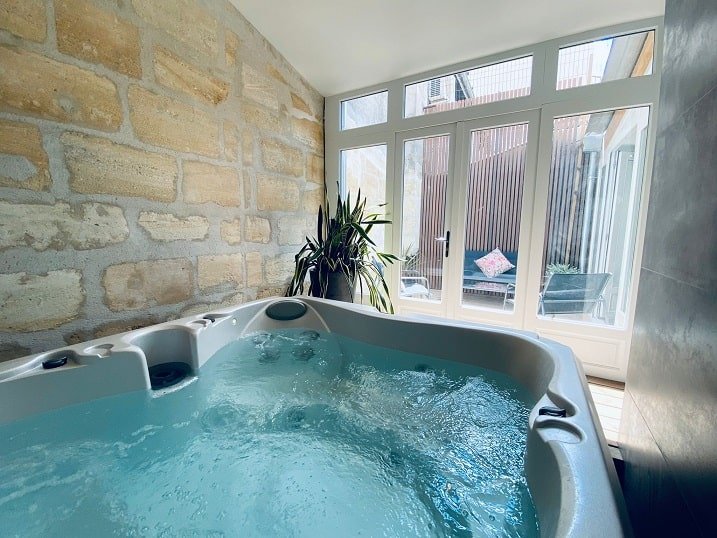 Le 50 suite and spa - La king - Love’nSpa - weekend en amoureux, love rooms avec spa ou jacuzzi privatif1 de Le 50 suite and spa - La king