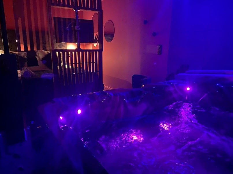 Le 50 suite and spa - La Litchi - Love’nSpa - weekend en amoureux, love rooms avec spa ou jacuzzi privatif9 de Le 50 suite and spa - La Litchi