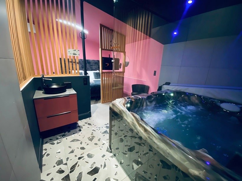 Le 50 suite and spa - La Litchi - Love’nSpa - weekend en amoureux, love rooms avec spa ou jacuzzi privatif2 de Le 50 suite and spa - La Litchi
