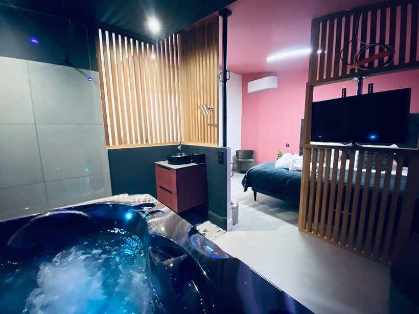 Le 50 suite and spa - La Litchi - Love’nSpa - weekend en amoureux, love rooms avec spa ou jacuzzi privatif4 de Le 50 suite and spa - La Litchi