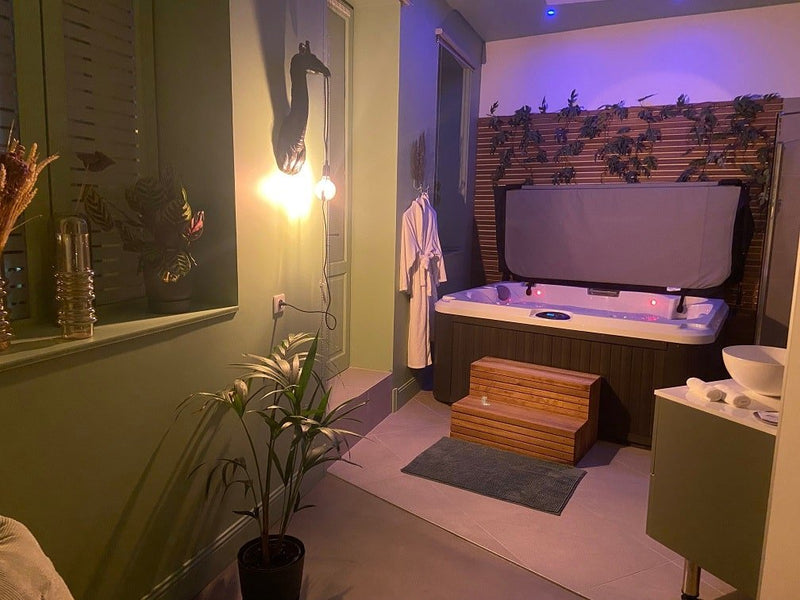 Le 50 suite and spa - La Palmer - Love’nSpa - weekend en amoureux, love rooms avec spa ou jacuzzi privatif3 de Le 50 suite and spa - La Palmer