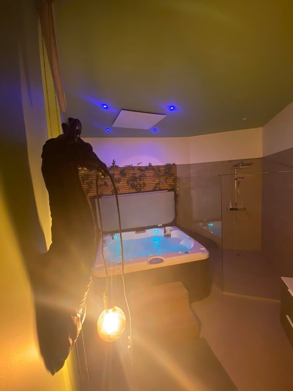 Le 50 suite and spa - La Palmer - Love’nSpa - weekend en amoureux, love rooms avec spa ou jacuzzi privatif11 de Le 50 suite and spa - La Palmer