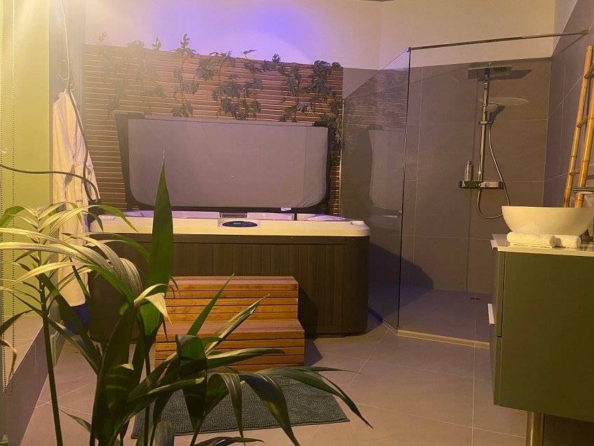 Le 50 suite and spa - La Palmer - Love’nSpa - weekend en amoureux, love rooms avec spa ou jacuzzi privatif7 de Le 50 suite and spa - La Palmer
