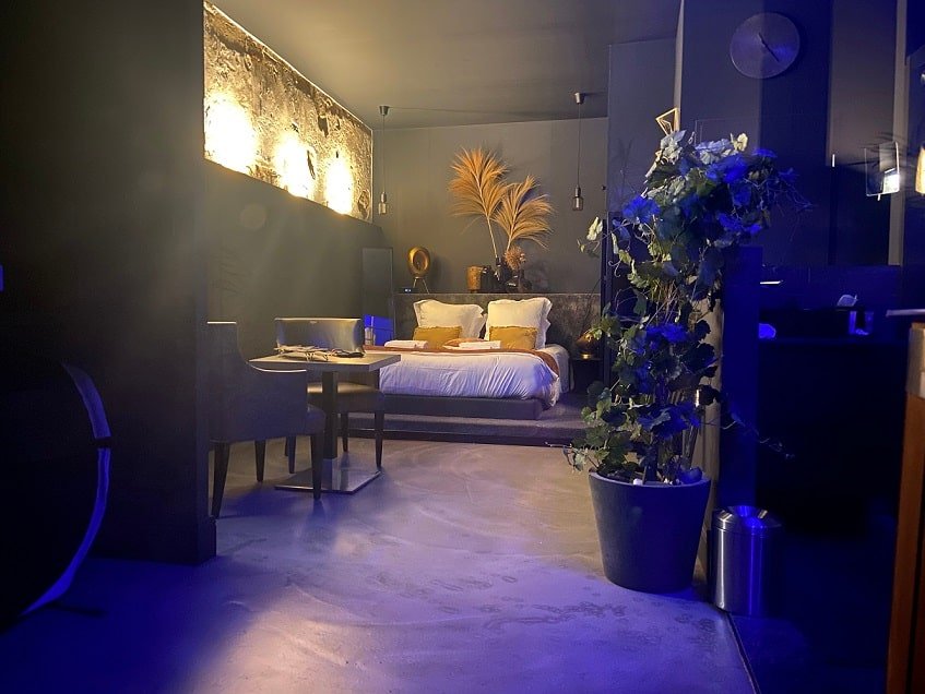 Le 50 suite and spa - La Shelby - Love’nSpa - weekend en amoureux, love rooms avec spa ou jacuzzi privatif4 de Le 50 suite and spa - La Shelby