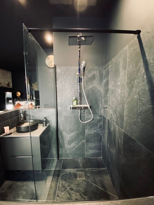 Le 50 suite and spa - La Shelby - Love’nSpa - weekend en amoureux, love rooms avec spa ou jacuzzi privatif4 de Le 50 suite and spa - La Shelby