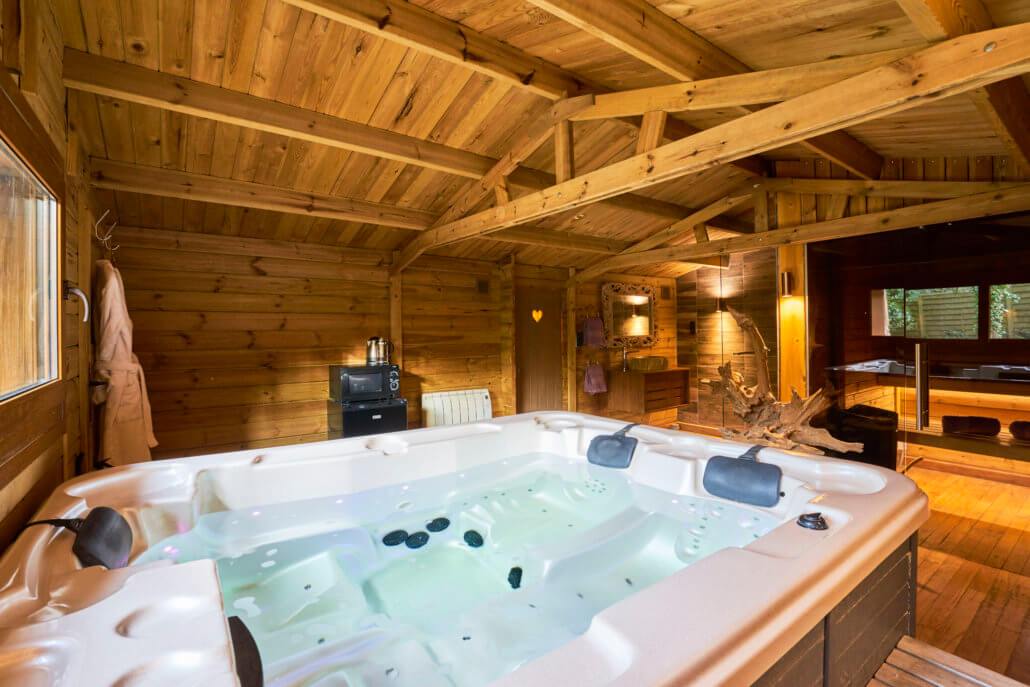 Le Cottage canadien - Love’nSpa - weekend en amoureux, love rooms avec spa ou jacuzzi privatifLes Cottages du Parc - Le Cottage Canadien