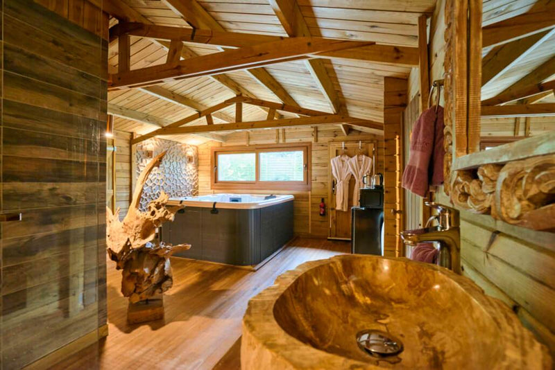 Le Cottage canadien - Love’nSpa - weekend en amoureux, love rooms avec spa ou jacuzzi privatif1 de Les Cottages du Parc - Le Cottage Canadien
