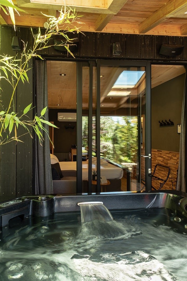 Le Domaine des Prés Verts - Le Lodge - Love’nSpa - weekend en amoureux, love rooms avec spa ou jacuzzi privatif3 de Le Domaine des Prés Verts - Le Lodge
