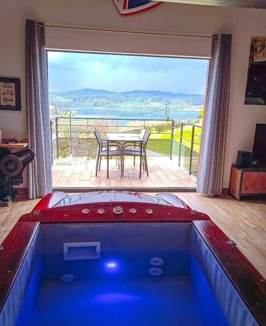 Le Garage vue sur Lac - Love’nSpa - weekend en amoureux, love rooms avec spa ou jacuzzi privatif1 de Le Garage de Sophie