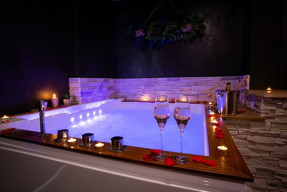 Le Lodge des Charmes - Love’nSpa - weekend en amoureux, love rooms avec spa ou jacuzzi privatif1 de Le Lodge des Charmes