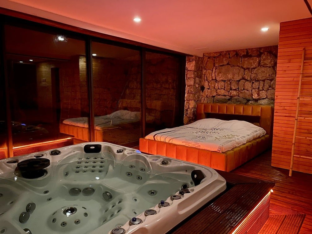 Le Mas des Oliviers - La Suite Bien-Être - Love’nSpa - weekend en amoureux, love rooms avec spa ou jacuzzi privatif1 de Le Mas des Oliviers - La Suite Bien-Être