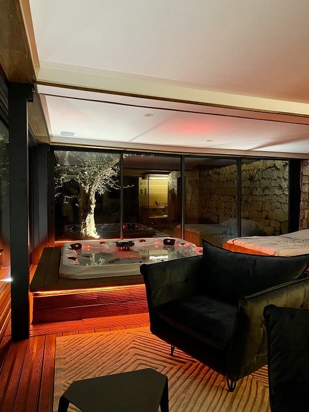 Le Mas des Oliviers - La Suite Bien-Être - Love’nSpa - weekend en amoureux, love rooms avec spa ou jacuzzi privatif7 de Le Mas des Oliviers - La Suite Bien-Être