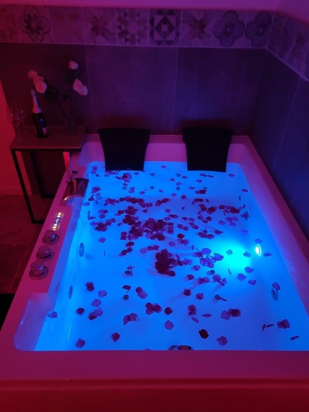 Le Plaisir des Sens - Love’nSpa - weekend en amoureux, love rooms avec spa ou jacuzzi privatif2 de Le Plaisir des Sens