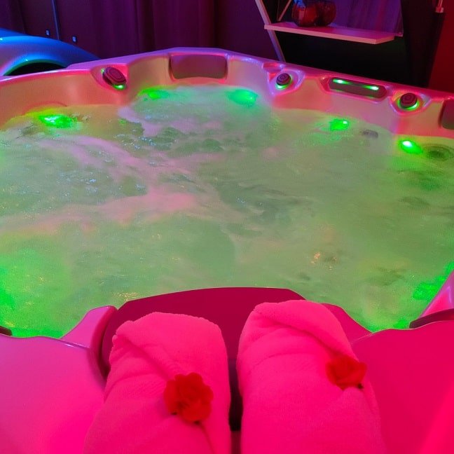 Le Quart D'Heure Américain - Love’nSpa - weekend en amoureux, love rooms avec spa ou jacuzzi privatif26 de Le Quart D'Heure Américain