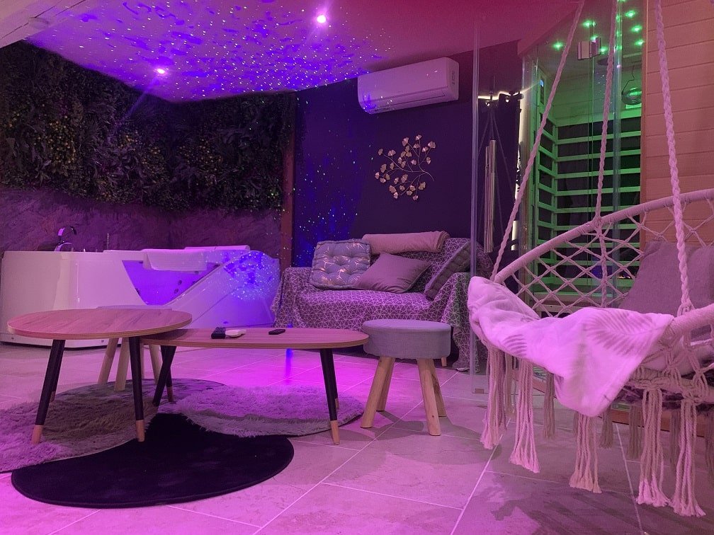 L’Élixir gîte spa bourgogne - Love’nSpa - weekend en amoureux, love rooms avec spa ou jacuzzi privatifCinéSpa Lodge Bourgogne