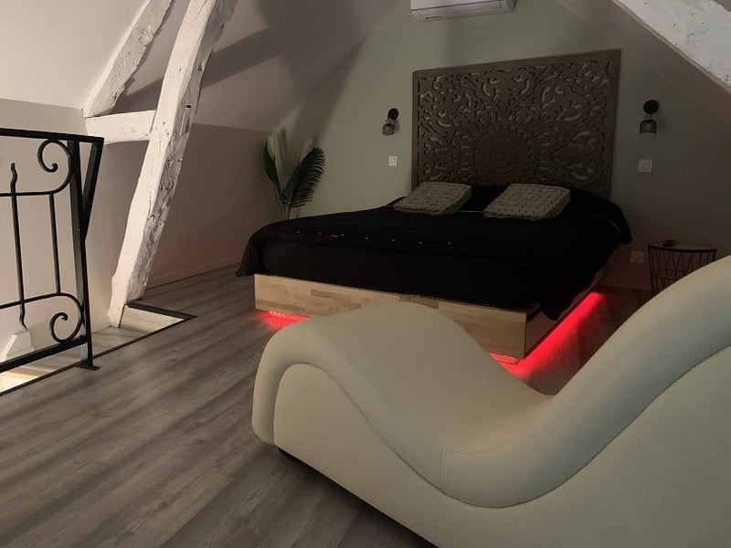 L’Élixir gîte spa bourgogne - Love’nSpa - weekend en amoureux, love rooms avec spa ou jacuzzi privatif3 de CinéSpa Lodge Bourgogne