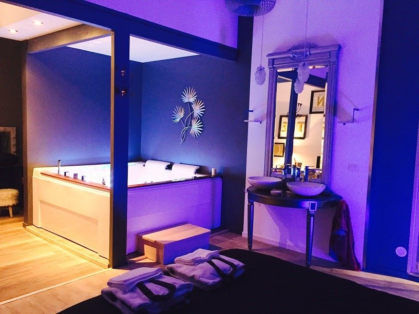 L’entre-parenthèse - Love’nSpa - weekend en amoureux, love rooms avec spa ou jacuzzi privatif4 de L’entre-parenthèse - St Drezery