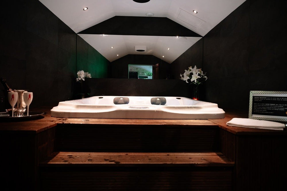 L'Éros - La Suite - Love’nSpa - weekend en amoureux, love rooms avec spa ou jacuzzi privatif1 de L'Éros - La Suite