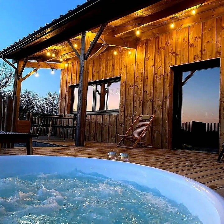 Les 2 Cabanes - Cabane du haut - Love’nSpa - weekend en amoureux, love rooms avec spa ou jacuzzi privatif1 de Les 2 Cabanes - Cabane du haut