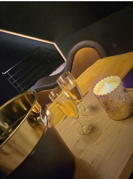 Les étonnants romantiques - Love’nSpa - weekend en amoureux, love rooms avec spa ou jacuzzi privatif4 de Les étonnants romantiques