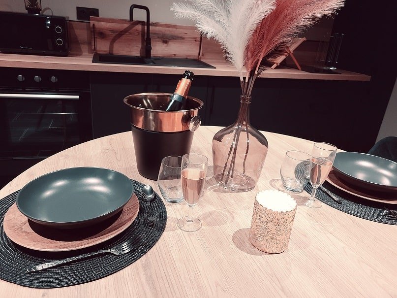 Les étonnants romantiques - Love’nSpa - weekend en amoureux, love rooms avec spa ou jacuzzi privatif3 de Les étonnants romantiques