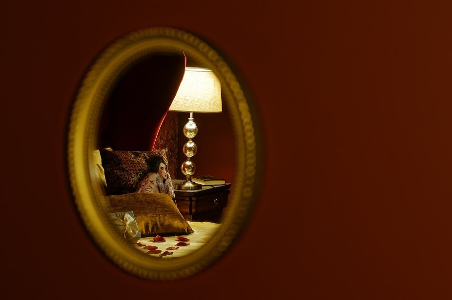 Les folies d’Hélène - Suite Chabada charme avec jacuzzi® - Love’nSpa - weekend en amoureux, love rooms avec spa ou jacuzzi privatif8 de Les folies d’Hélène - Suite Le Boudoir charme avec jacuzzi®