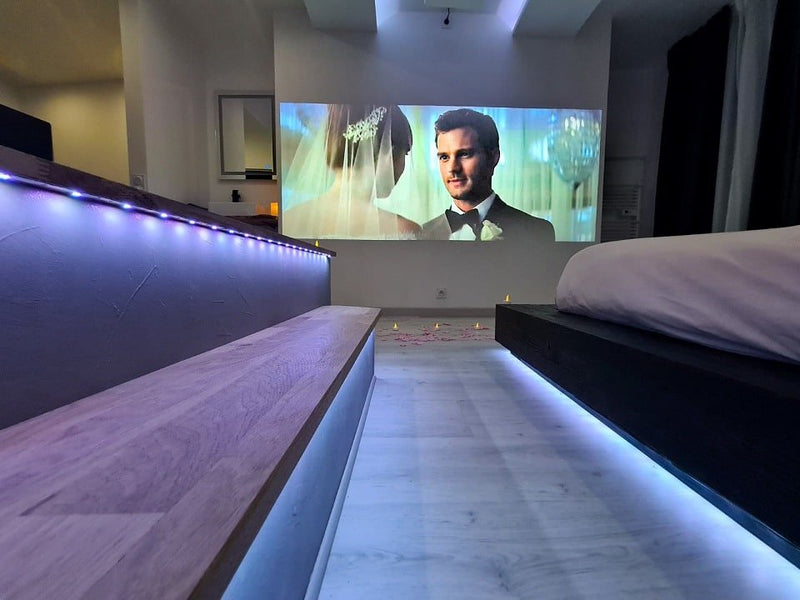 Les Suites B Spa - Romantique CineWood Spa - Love’nSpa - weekend en amoureux, love rooms avec spa ou jacuzzi privatif2 de Les Suites B Spa - Romantique CineWood Spa