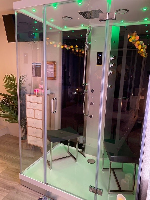 L’Escale Dinard - L'Escale Balnéo - Love’nSpa - weekend en amoureux, love rooms avec spa ou jacuzzi privatif5 de L’Escale Dinard - L'Escale Balnéo