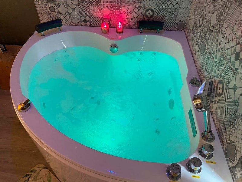 L’Escale Dinard - L'Escale Balnéo - Love’nSpa - weekend en amoureux, love rooms avec spa ou jacuzzi privatif1 de L’Escale Dinard - L'Escale Balnéo