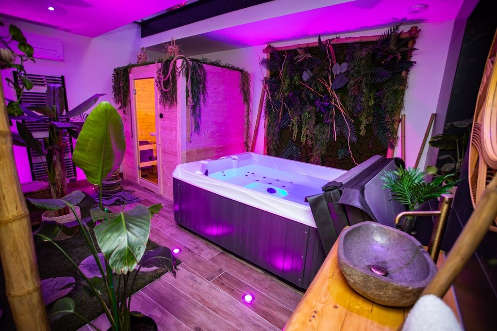 L’Evasion Loveroom - Love’nSpa - weekend en amoureux, love rooms avec spa ou jacuzzi privatifL’Evasion Loveroom