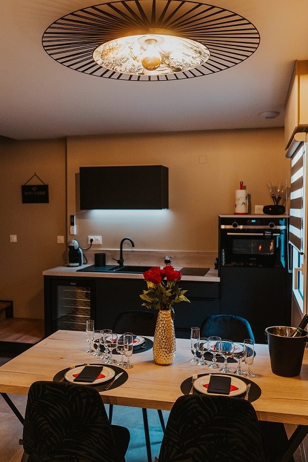 L'Inqualifiable - Love’nSpa - weekend en amoureux, love rooms avec spa ou jacuzzi privatif4 de L'Inqualifiable