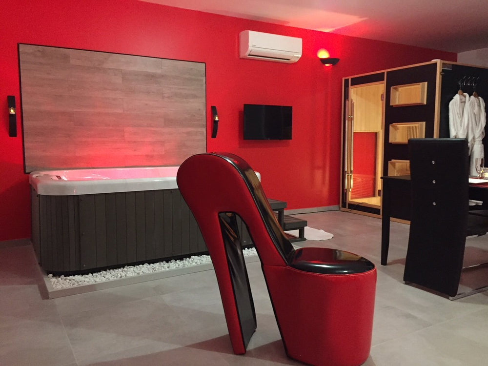 L'INSTANT ROMANTIQUE - La suite Princesse - Love’nSpa - weekend en amoureux, love rooms avec spa ou jacuzzi privatif1 de L'INSTANT ROMANTIQUE - La suite Végas