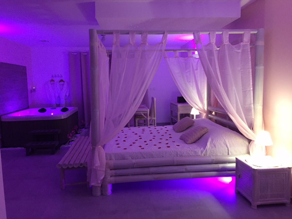 L'INSTANT ROMANTIQUE - La suite Princesse - Love’nSpa - weekend en amoureux, love rooms avec spa ou jacuzzi privatif3 de L'INSTANT ROMANTIQUE - La suite Végas