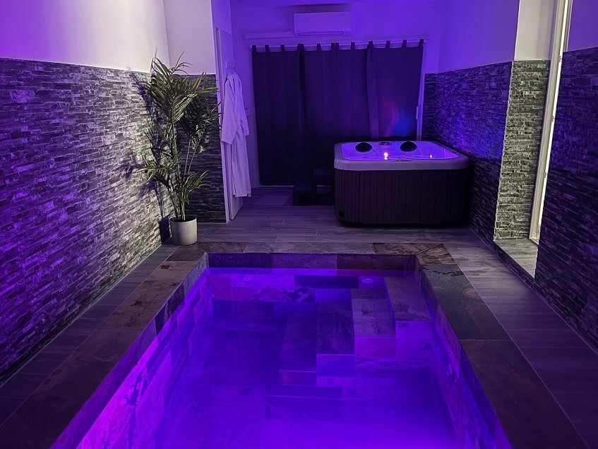 L'INSTANT ROMANTIQUE - Suite Bali - Love’nSpa - weekend en amoureux, love rooms avec spa ou jacuzzi privatif1 de L'INSTANT ROMANTIQUE - Suite Bali