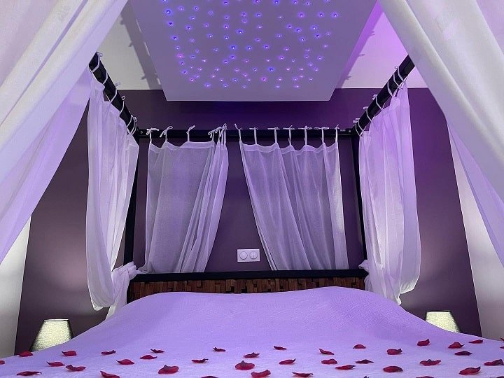 L'INSTANT ROMANTIQUE - Suite Bali - Love’nSpa - weekend en amoureux, love rooms avec spa ou jacuzzi privatif4 de L'INSTANT ROMANTIQUE - Suite Bali
