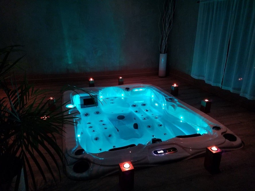 Lofts Emlavie - Loft Skali - Love’nSpa - weekend en amoureux, love rooms avec spa ou jacuzzi privatif9 de Lofts Emlavie - Loft Skali