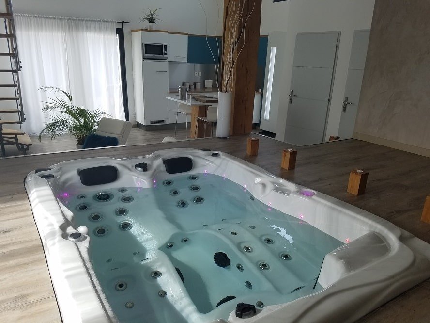 Lofts Emlavie - Loft Skali - Love’nSpa - weekend en amoureux, love rooms avec spa ou jacuzzi privatif8 de Lofts Emlavie - Loft Skali