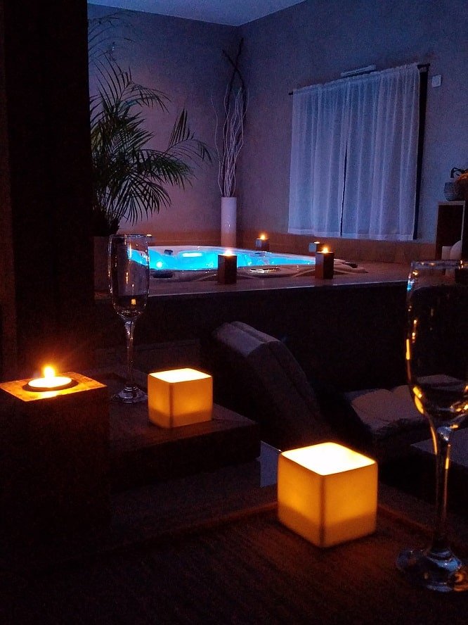 Lofts Emlavie - Loft Skali - Love’nSpa - weekend en amoureux, love rooms avec spa ou jacuzzi privatif6 de Lofts Emlavie - Loft Skali
