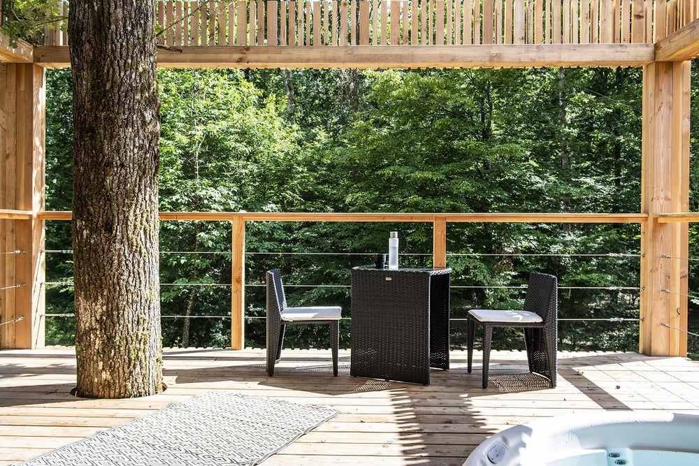 Loire Valley Lodge - Lodges design avec jacuzzi privé en terrasse - Uzume - Love’nSpa - weekend en amoureux, love rooms avec spa ou jacuzzi privatif3 de Loire Valley Lodge - Lodges design avec jacuzzi privé en terrasse - Uzume