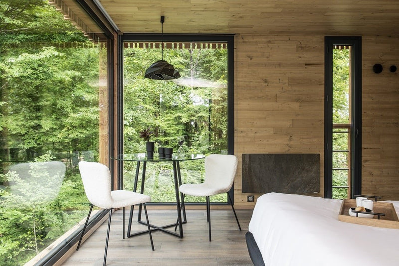Loire Valley Lodge - Lodges design avec jacuzzi privé en terrasse - Uzume - Love’nSpa - weekend en amoureux, love rooms avec spa ou jacuzzi privatif1 de Loire Valley Lodge - Lodges design avec jacuzzi privé en terrasse - Uzume