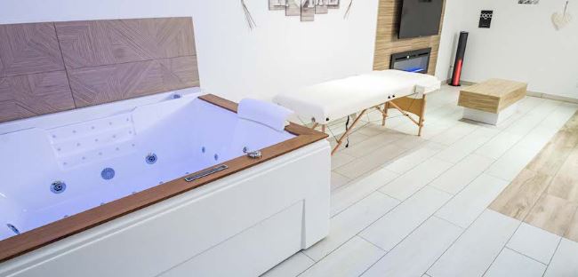 L'Olympe des Sens - HERA • Déesse du mariage - Love’nSpa - weekend en amoureux, love rooms avec spa ou jacuzzi privatif11 de L'Olympe des Sens - VÉNUS