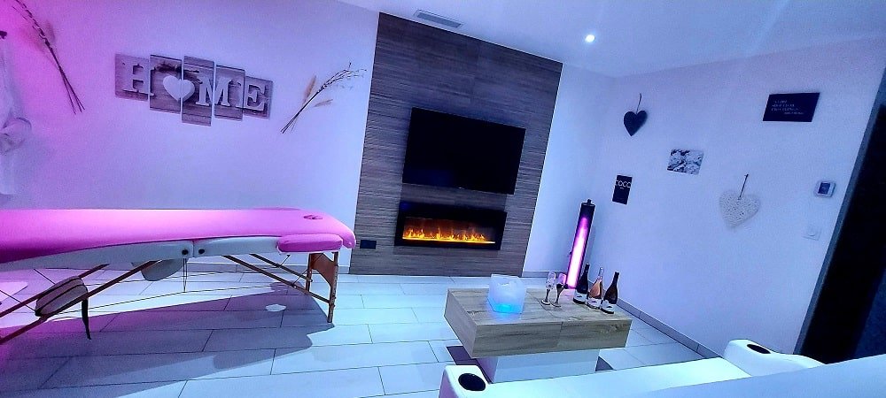L'Olympe des Sens - HERA • Déesse du mariage - Love’nSpa - weekend en amoureux, love rooms avec spa ou jacuzzi privatifL'Olympe des Sens - VÉNUS