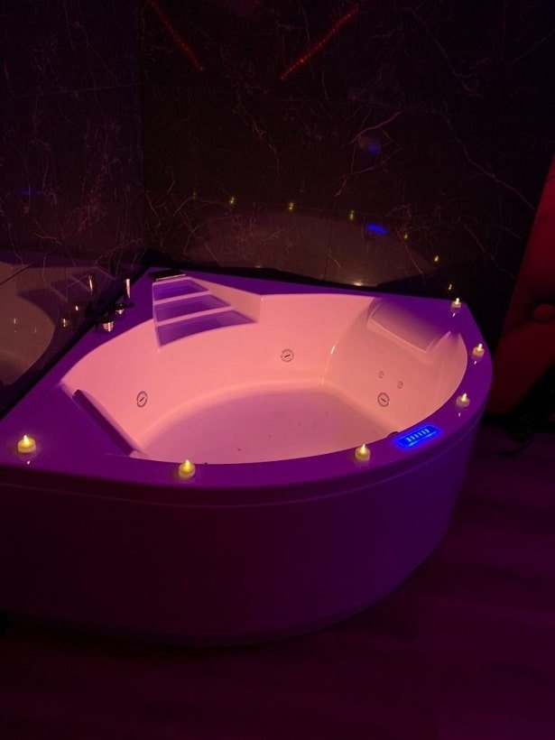 Lov'Appart - Love’nSpa - weekend en amoureux, love rooms avec spa ou jacuzzi privatif6 de Lov'Appart