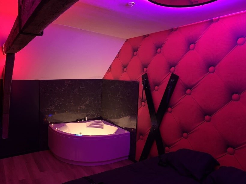 Lov'Appart - Love’nSpa - weekend en amoureux, love rooms avec spa ou jacuzzi privatif1 de Lov'Appart