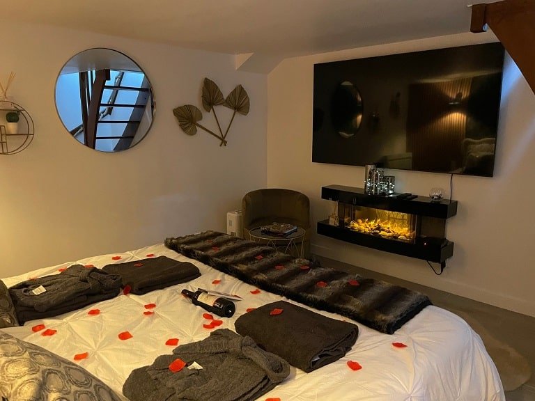 Love Capsule - Love’nSpa - weekend en amoureux, love rooms avec spa ou jacuzzi privatif1 de Love Capsule