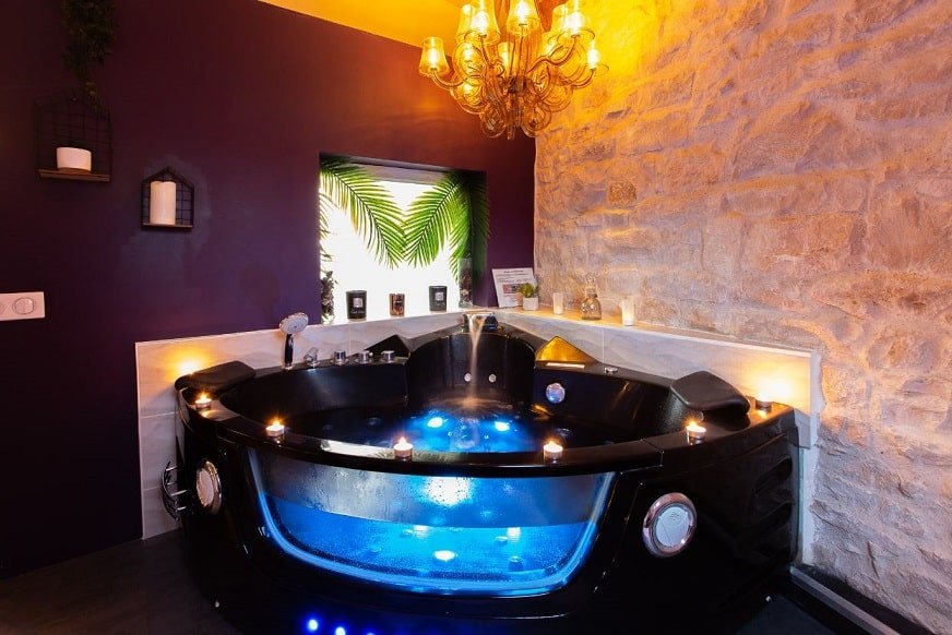 LoveAppart21 - L'Expérience Sensuelle - Love’nSpa - weekend en amoureux, love rooms avec spa ou jacuzzi privatif1 de LoveAppart21 - L'Expérience Sensuelle
