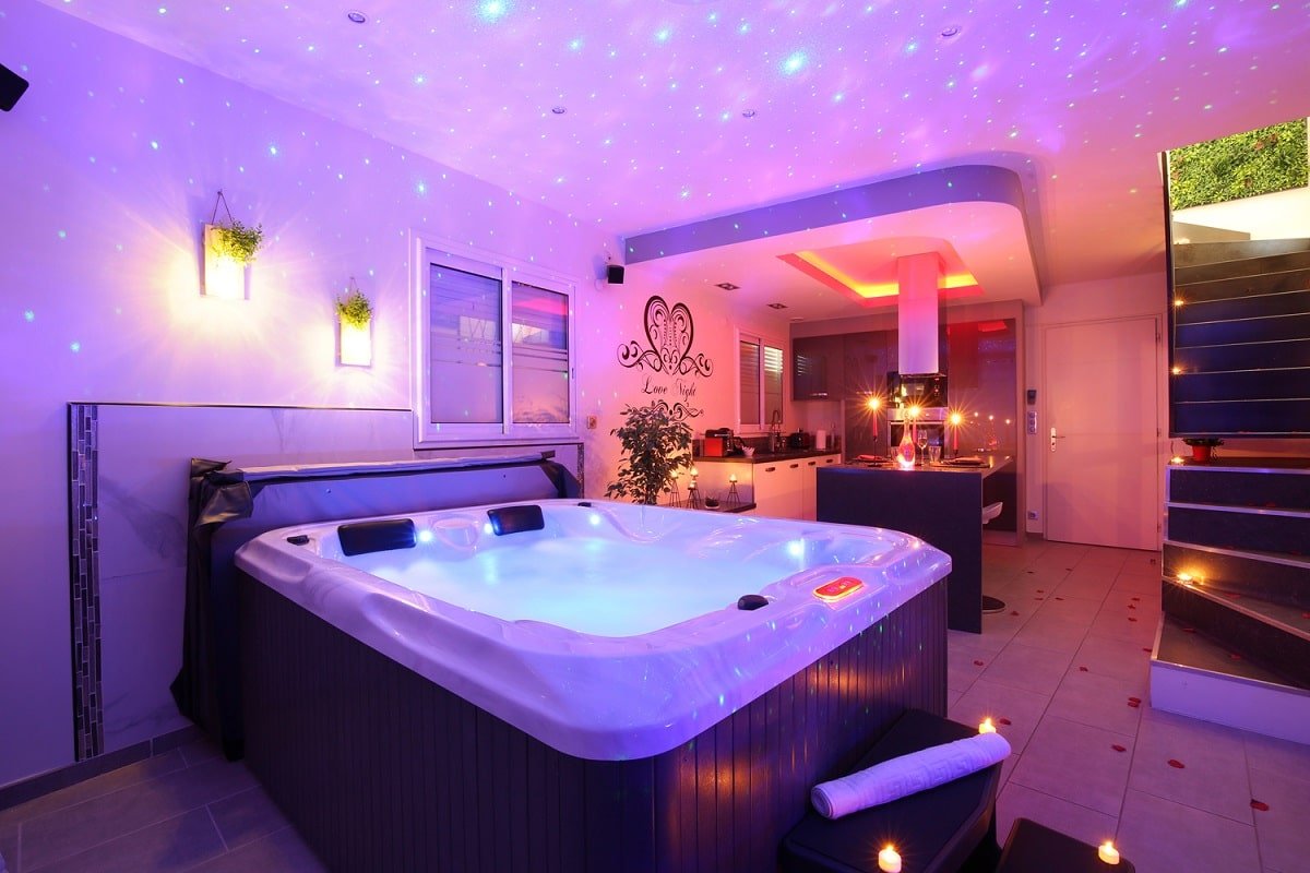 LoveNight - Love’nSpa - weekend en amoureux, love rooms avec spa ou jacuzzi privatifLoveNight