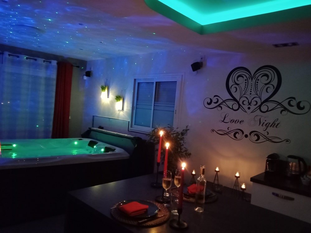 LoveNight - Love’nSpa - weekend en amoureux, love rooms avec spa ou jacuzzi privatif2 de LoveNight