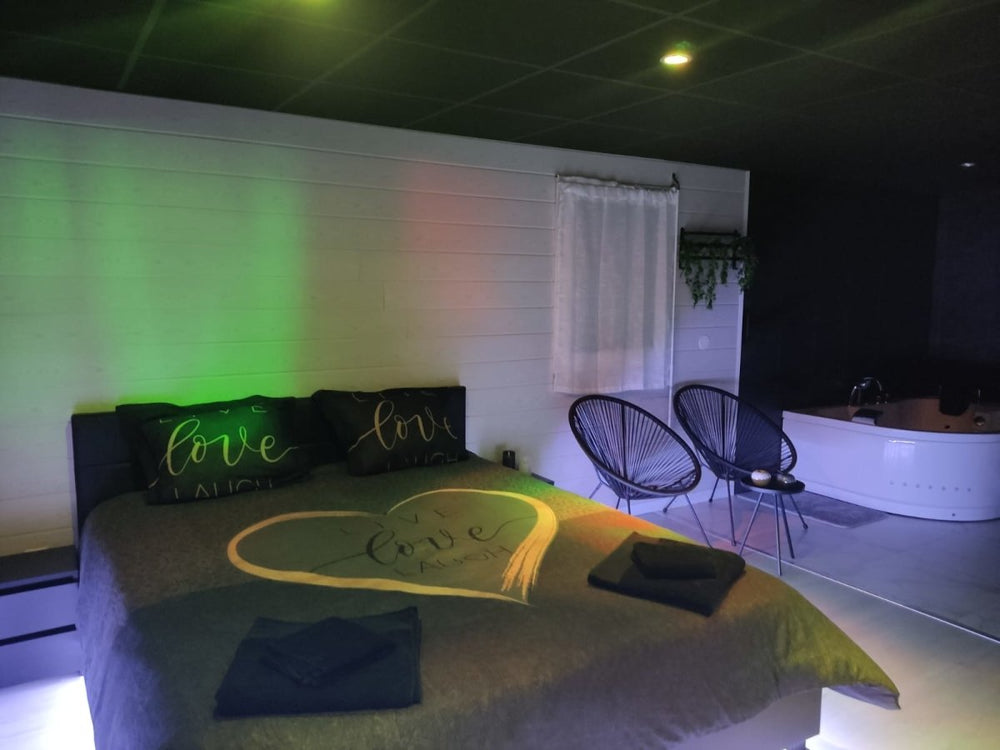 Loveroomlecupidon - Love’nSpa - weekend en amoureux, love rooms avec spa ou jacuzzi privatif5 de Loveroomlecupidon