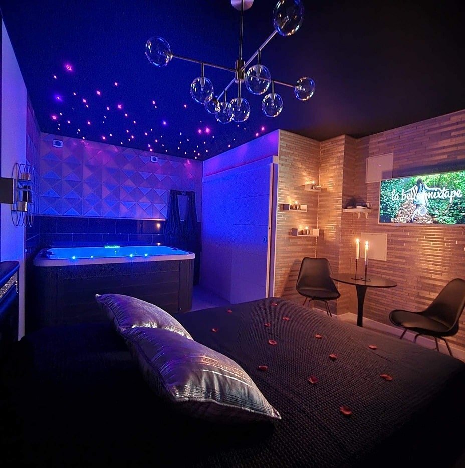 LovingSpa - La Suite Etoilée - Love’nSpa - weekend en amoureux, love rooms avec spa ou jacuzzi privatifLovingSpa - The Star Suite
